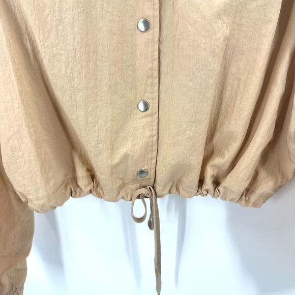 Nike Air Womens Mod Crop Jacket Size XL Windbreaker Utility Gorpcore Lightweight - Picture 6 of 14